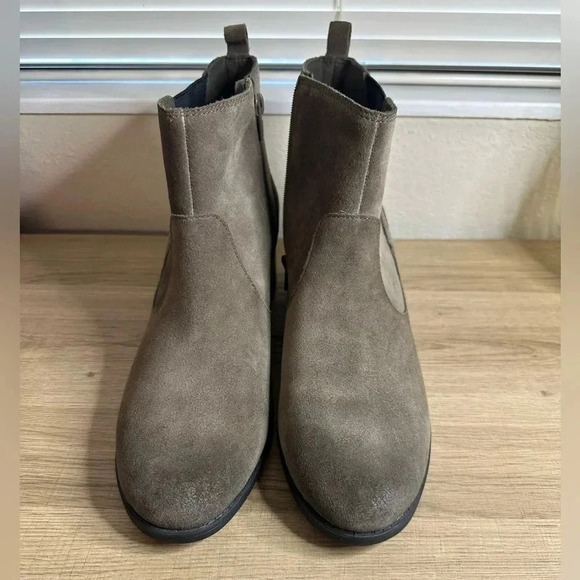 Clarks Nevella Ankle Boot Dark Taupe Suede sz 12 - Picture 2 of 5